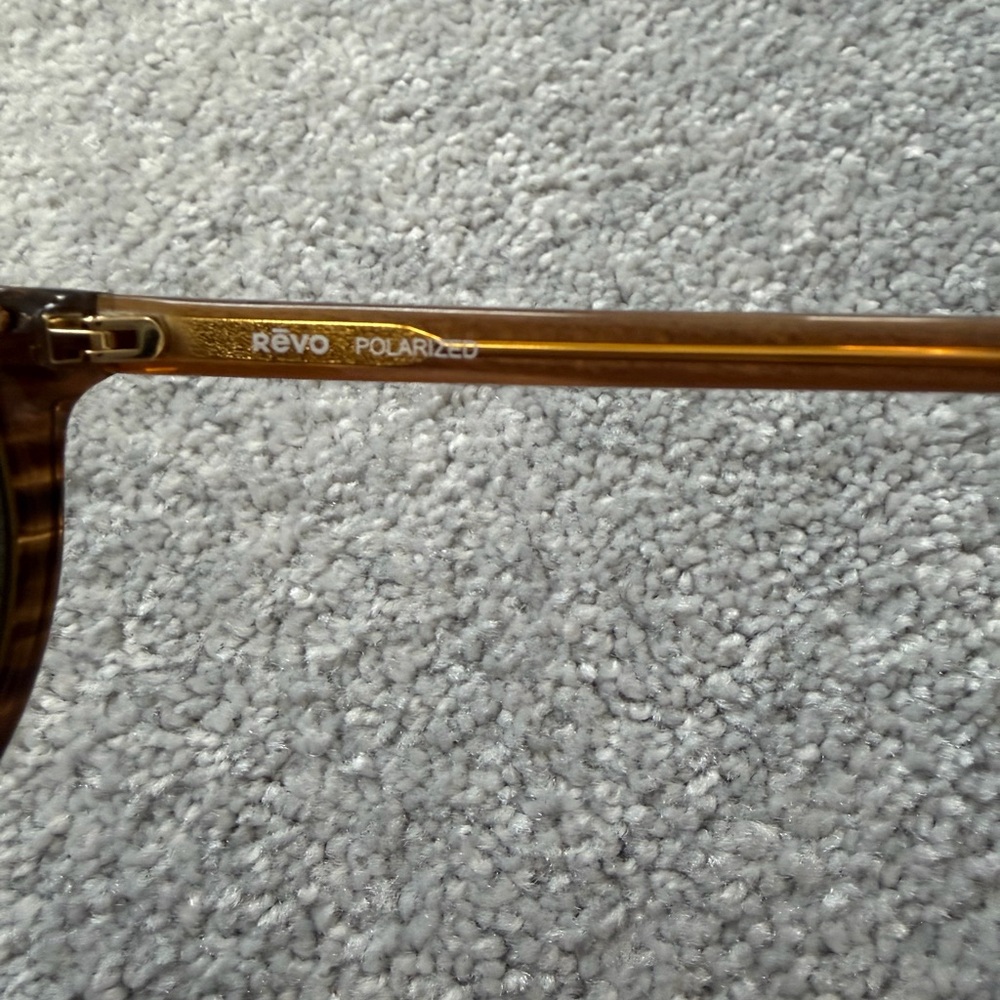 Revo Kendall Toole Sunglasses β Amber Horn / Champagne - Picture 6 of 6